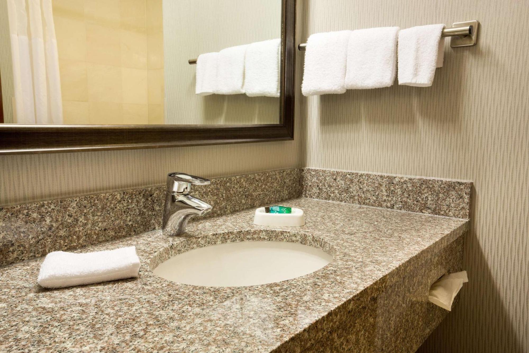 Hotel Drury & Columbus Grove 3*